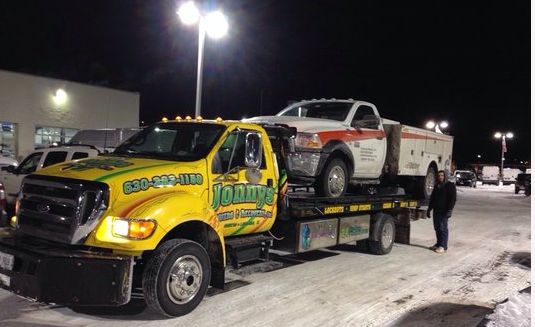 jonnys-towing-flatbed-tow-truck